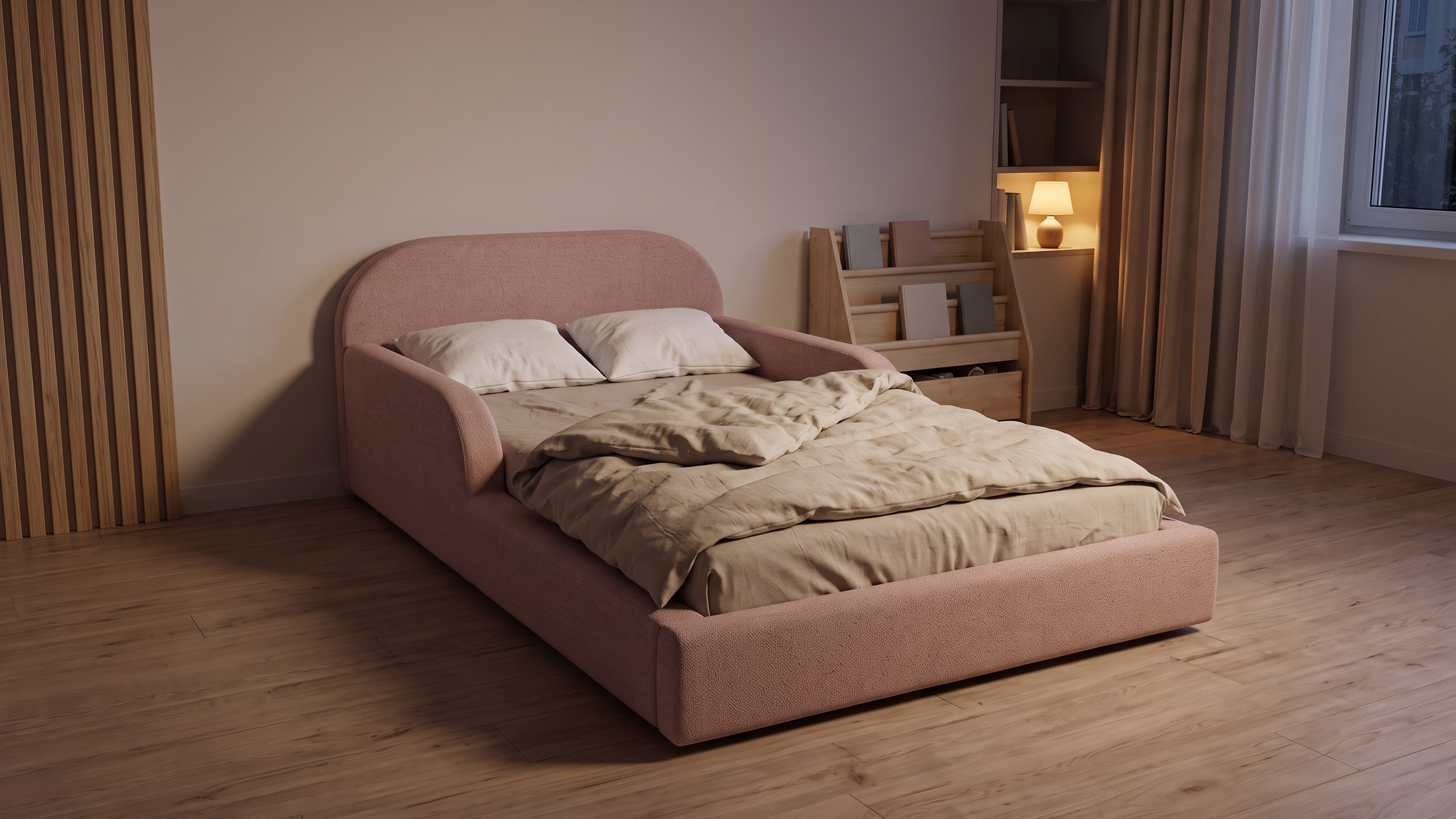 Gepolstertes Kinderbett am Abend in einem reizarmen Zimmer