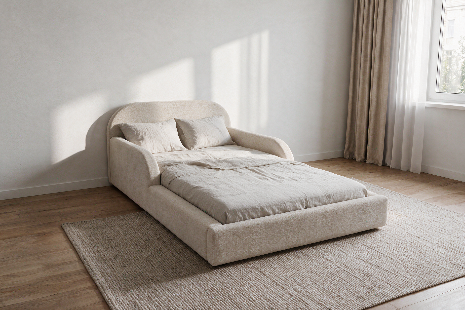 Gepolstertes Kinderbett in Creme in einem ruhigen Kinderzimmer