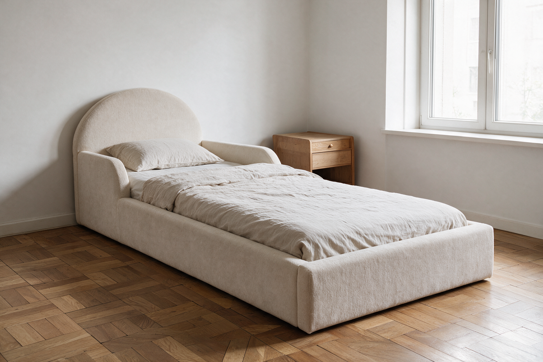 Gepolstertes Kinderbett 90×200 in einem Schweizer Kinderzimmer